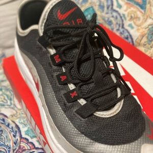 Nike air max youth size 5